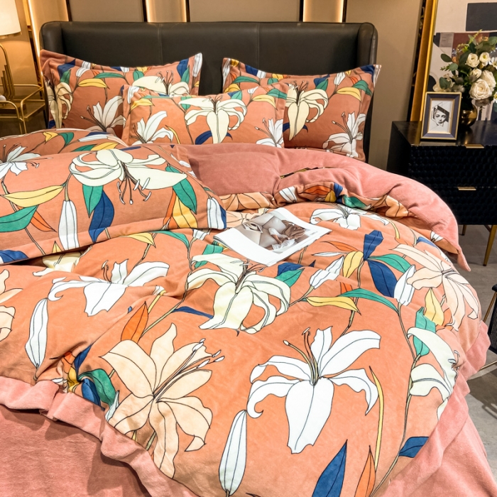 91家纺网 家纺一手货源 找家纺 眠帛 2021新款牛奶绒印花宽边拼角四件套 春暖花开