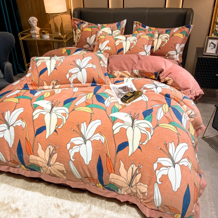 91家纺网 家纺一手货源 找家纺 眠帛 2021新款牛奶绒印花宽边拼角四件套 春暖花开