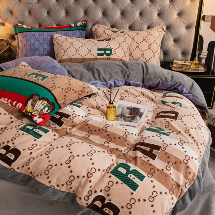 91家纺网 家纺一手货源 找家纺 眠帛 2021新款牛奶绒印花宽边拼角四件套 蝶舞