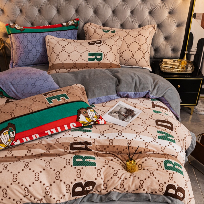 91家纺网 家纺一手货源 找家纺 眠帛 2021新款牛奶绒印花宽边拼角四件套 蝶舞