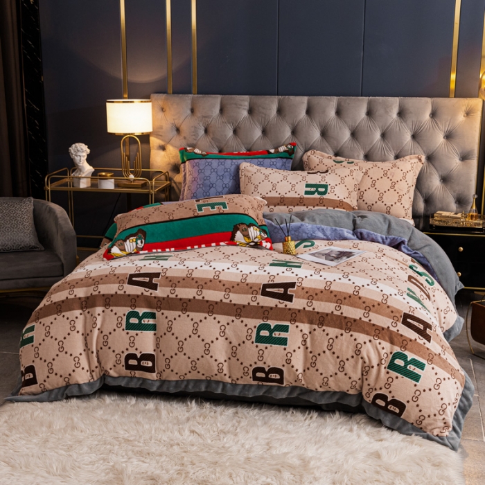 91家纺网 家纺一手货源 找家纺 眠帛 2021新款牛奶绒印花宽边拼角四件套 蝶舞