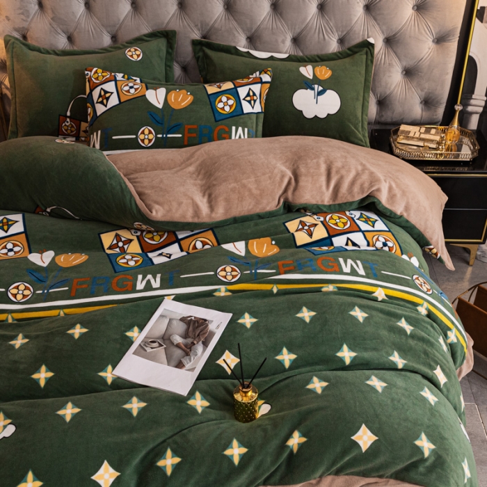 91家纺网 家纺一手货源 找家纺 眠帛 2021新款牛奶绒印花宽边拼角四件套 梦伴