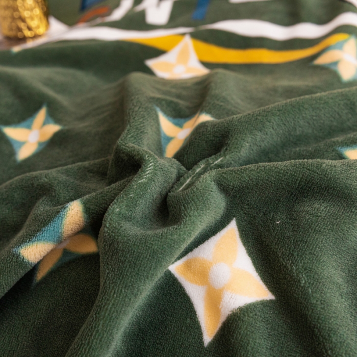 91家纺网 家纺一手货源 找家纺 眠帛 2021新款牛奶绒印花宽边拼角四件套 梦伴