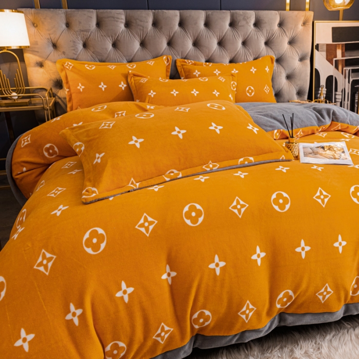 91家纺网 家纺一手货源 找家纺 眠帛 2021新款牛奶绒印花宽边拼角四件套 四叶草桔