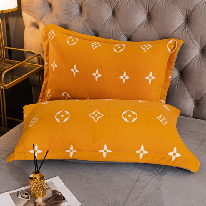 91家纺网 家纺一手货源 找家纺 眠帛 2021新款牛奶绒印花宽边拼角四件套 四叶草桔