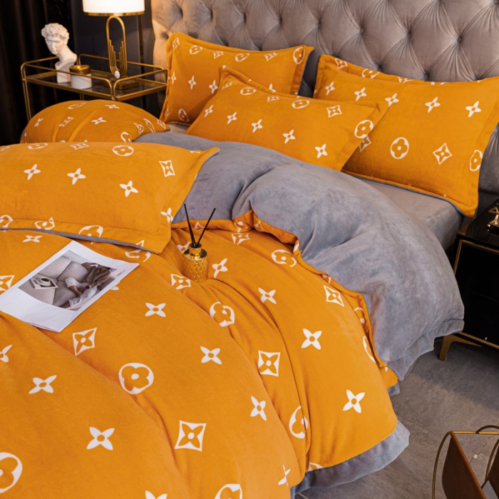 91家纺网 家纺一手货源 找家纺 眠帛 2021新款牛奶绒印花宽边拼角四件套 四叶草桔