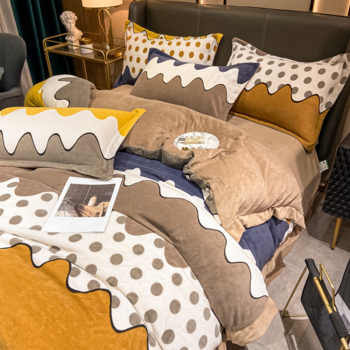 91家纺网 家纺一手货源 找家纺 眠帛 2021新款牛奶绒印花宽边拼角四件套 休闲时光