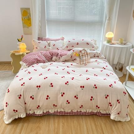 91家纺网 家纺一手货源 找家纺 眠帛 2021新款小清新花边款牛奶绒四件套 迷你樱桃