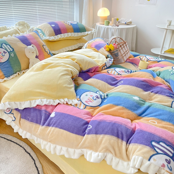 91家纺网 家纺一手货源 找家纺 眠帛 2021新款小清新花边款牛奶绒四件套 彩虹糖果