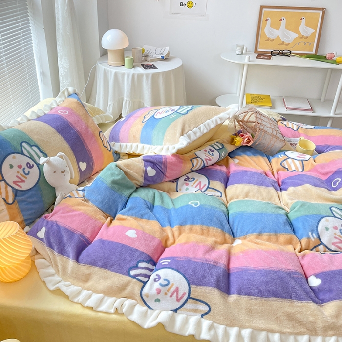 91家纺网 家纺一手货源 找家纺 眠帛 2021新款小清新花边款牛奶绒四件套 彩虹糖果