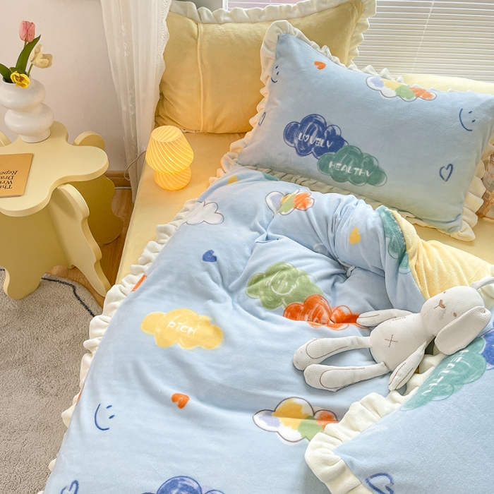 91家纺网 家纺一手货源 找家纺 眠帛 2021新款小清新花边款牛奶绒四件套 彩云