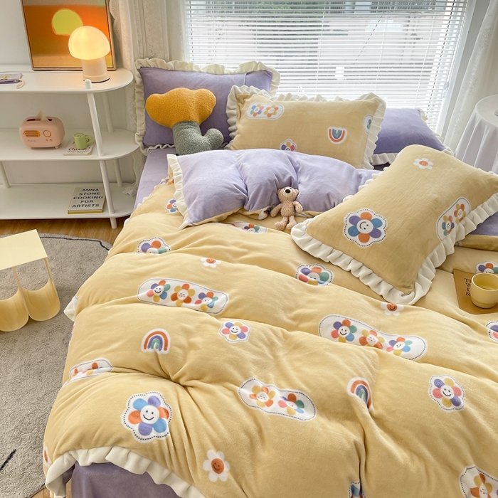 91家纺网 家纺一手货源 找家纺 眠帛 2021新款小清新花边款牛奶绒四件套 花花笑脸