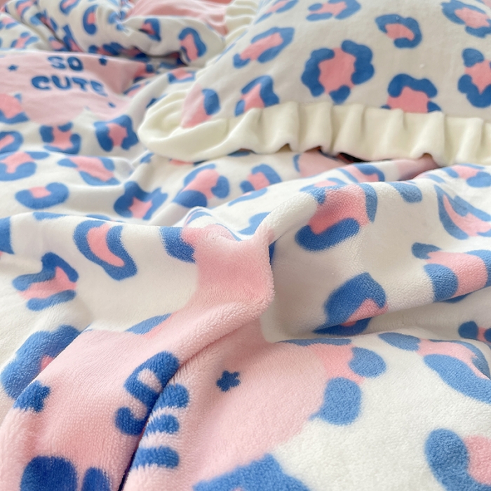 91家纺网 家纺一手货源 找家纺 眠帛 2021新款小清新花边款牛奶绒四件套 可爱多