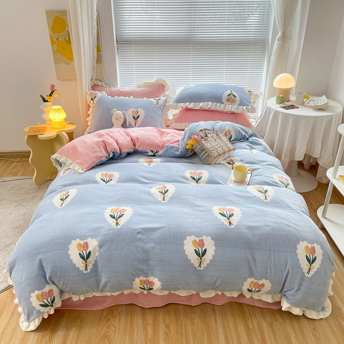 91家纺网 家纺一手货源 找家纺 眠帛 2021新款小清新花边款牛奶绒四件套 心朵