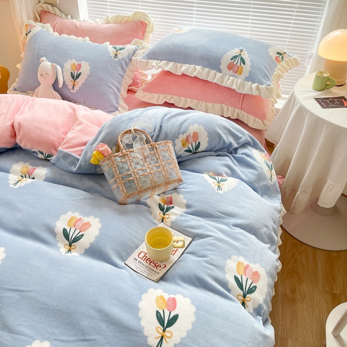 91家纺网 家纺一手货源 找家纺 眠帛 2021新款小清新花边款牛奶绒四件套 心朵