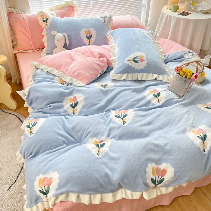 91家纺网 家纺一手货源 找家纺 眠帛 2021新款小清新花边款牛奶绒四件套 心朵