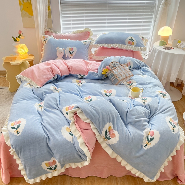 91家纺网 家纺一手货源 找家纺 眠帛 2021新款小清新花边款牛奶绒四件套 心朵