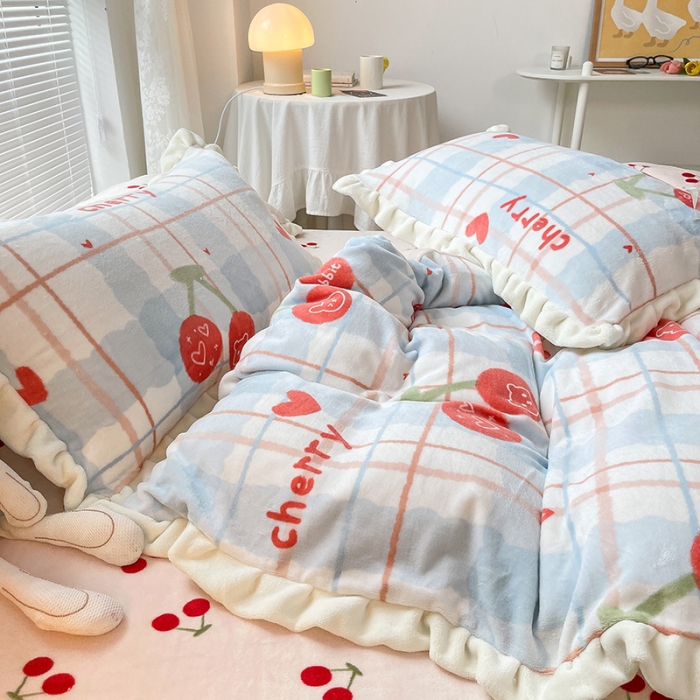 91家纺网 家纺一手货源 找家纺 眠帛 2021新款小清新花边款牛奶绒四件套 樱桃兔兔