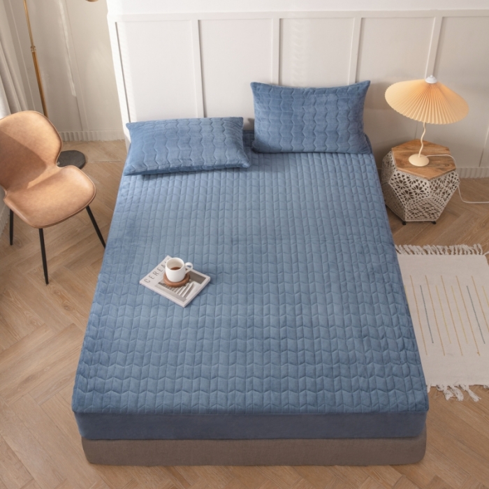 91家纺网 家纺一手货源 找家纺 小米笠 2021新款牛奶绒夹棉床笠 宝石蓝