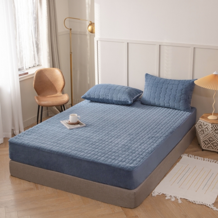 91家纺网 家纺一手货源 找家纺 小米笠 2021新款牛奶绒夹棉床笠 宝石蓝