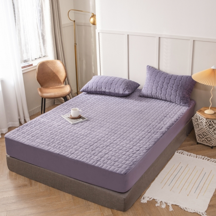 91家纺网 家纺一手货源 找家纺 小米笠 2021新款牛奶绒夹棉床笠 酱紫