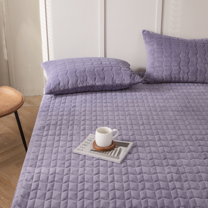 91家纺网 家纺一手货源 找家纺 小米笠 2021新款牛奶绒夹棉床笠 酱紫