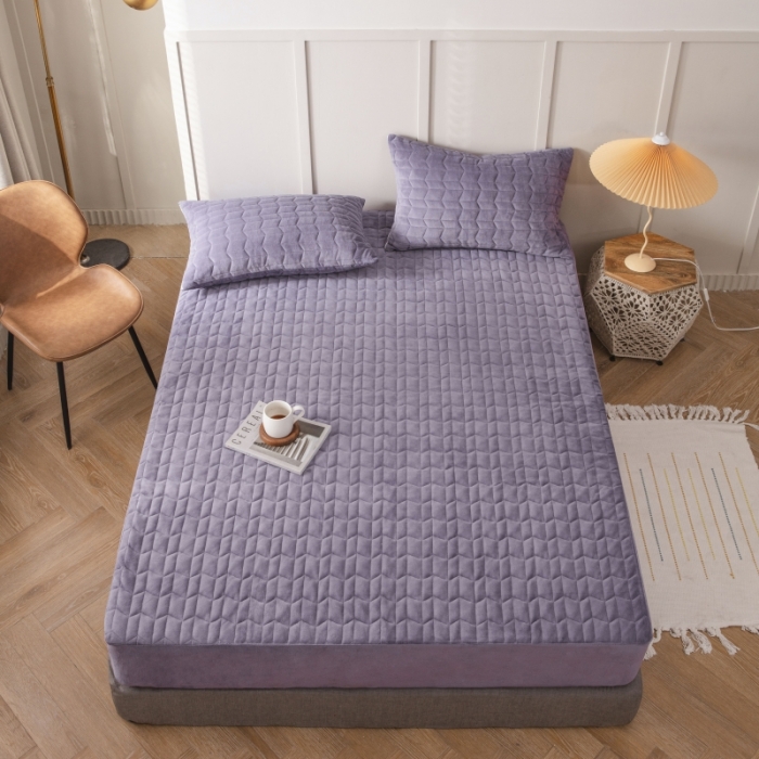 91家纺网 家纺一手货源 找家纺 小米笠 2021新款牛奶绒夹棉床笠 酱紫