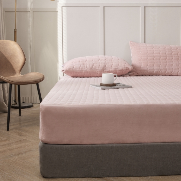 91家纺网 家纺一手货源 找家纺 小米笠 2021新款牛奶绒夹棉床笠 藕玉