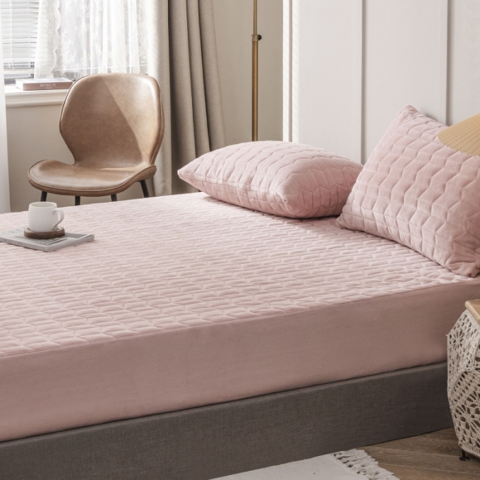 91家纺网 家纺一手货源 找家纺 小米笠 2021新款牛奶绒夹棉床笠 藕玉