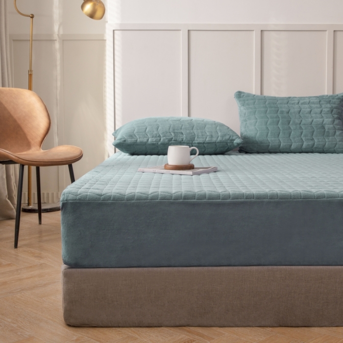 91家纺网 家纺一手货源 找家纺 小米笠 2021新款牛奶绒夹棉床笠 清新绿