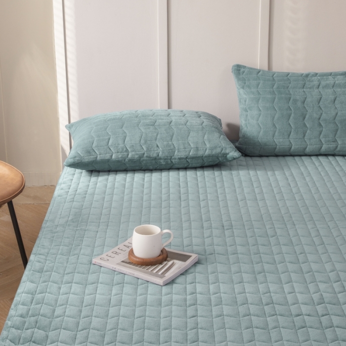 91家纺网 家纺一手货源 找家纺 小米笠 2021新款牛奶绒夹棉床笠 清新绿