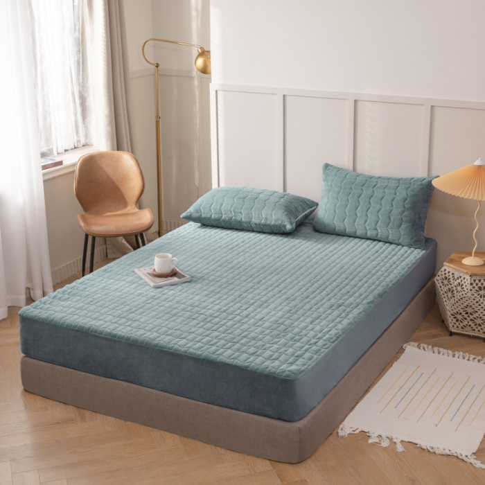 91家纺网 家纺一手货源 找家纺 小米笠 2021新款牛奶绒夹棉床笠 清新绿