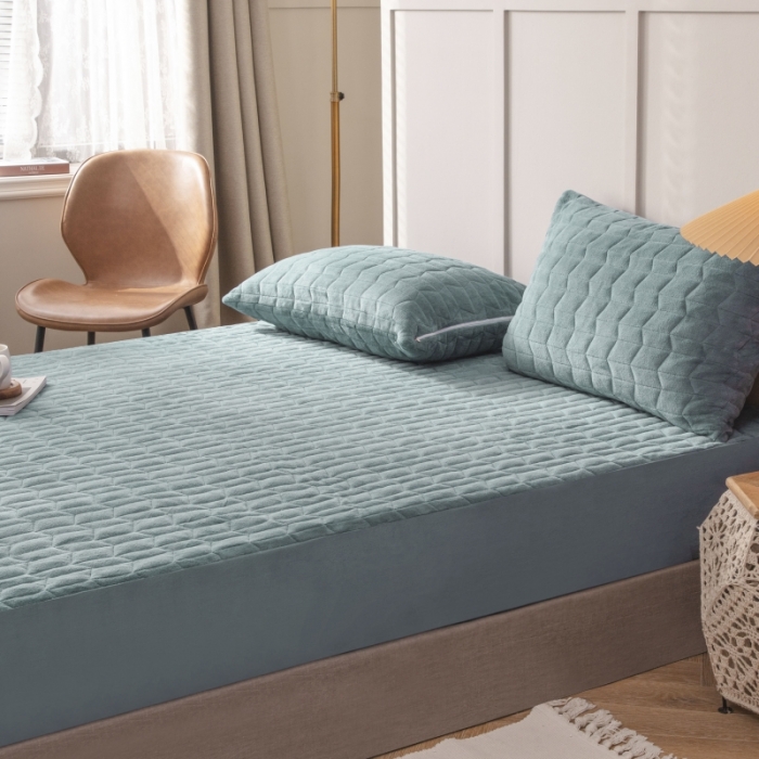 91家纺网 家纺一手货源 找家纺 小米笠 2021新款牛奶绒夹棉床笠 清新绿