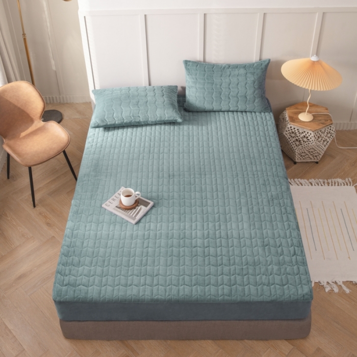 91家纺网 家纺一手货源 找家纺 小米笠 2021新款牛奶绒夹棉床笠 清新绿