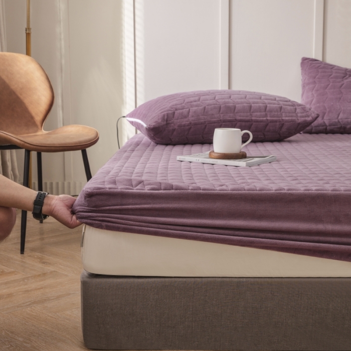 91家纺网 家纺一手货源 找家纺 小米笠 2021新款牛奶绒夹棉床笠 深豆沙