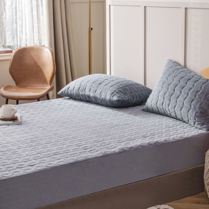 91家纺网 家纺一手货源 找家纺 小米笠 2021新款牛奶绒夹棉床笠 炭木灰