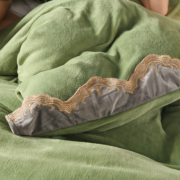 91家纺网 家纺一手货源 找家纺 眠帛家居 2021新款秋冬牛奶绒刺绣工艺四件套 羽毛-草绿