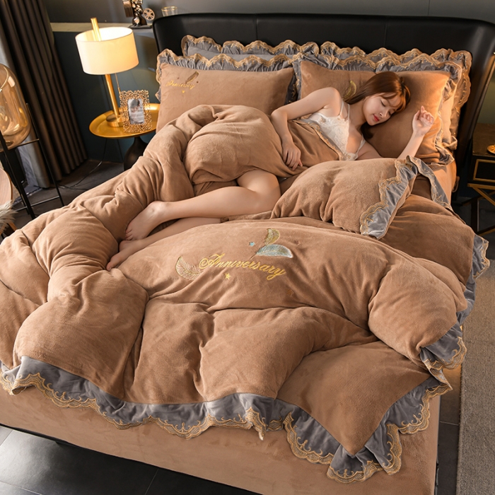 91家纺网 家纺一手货源 找家纺 眠帛家居 2021新款秋冬牛奶绒刺绣工艺四件套 羽毛-卡其