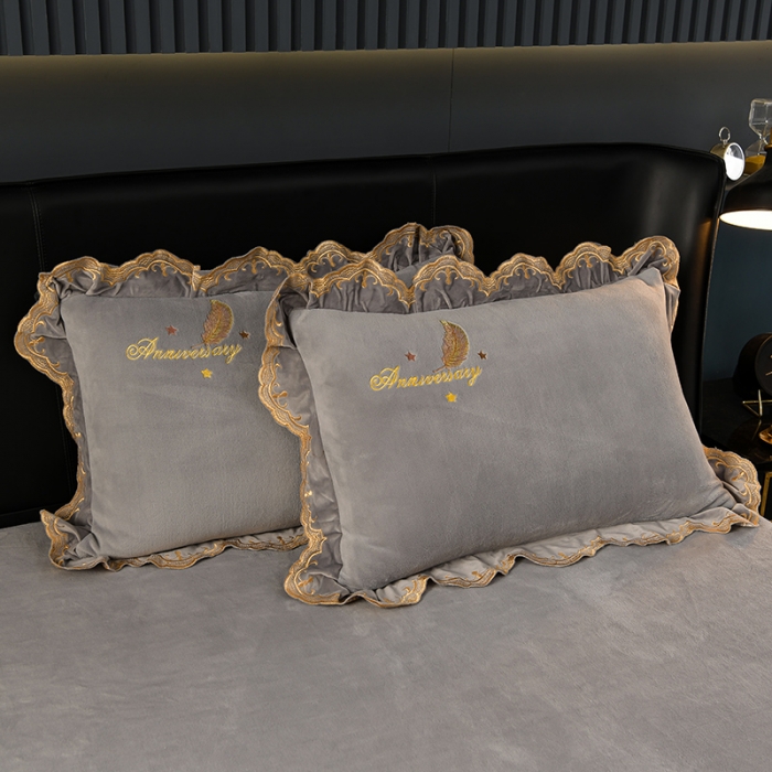 91家纺网 家纺一手货源 找家纺 眠帛家居 2021新款秋冬牛奶绒刺绣工艺四件套 羽毛-浅灰