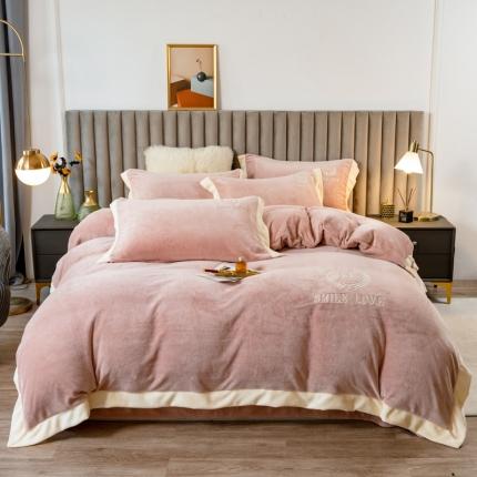 91家纺网 家纺一手货源 找家纺 （总）曼町 2022新款250克高克重牛奶绒绣花四件套