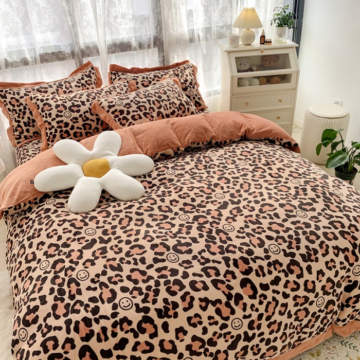 91家纺网 家纺一手货源 找家纺 金爱家 2021新款高克重牛奶绒四件套 豹纹卡其