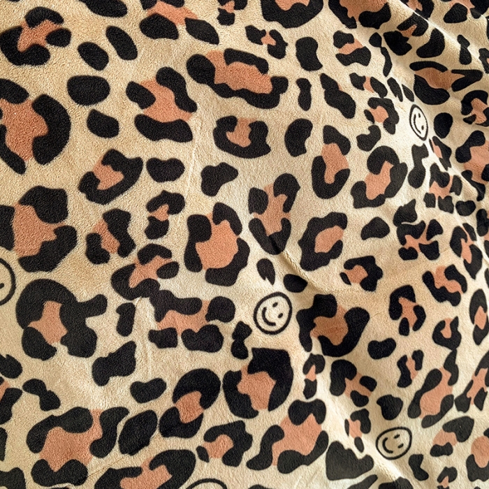 91家纺网 家纺一手货源 找家纺 金爱家 2021新款高克重牛奶绒四件套 豹纹卡其