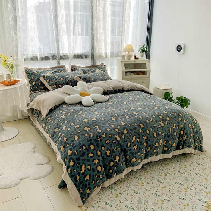 91家纺网 家纺一手货源 找家纺 金爱家 2021新款高克重牛奶绒四件套 豹纹绿