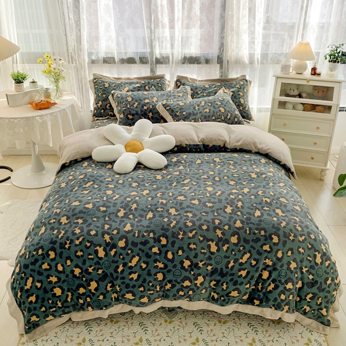 91家纺网 家纺一手货源 找家纺 金爱家 2021新款高克重牛奶绒四件套 豹纹绿