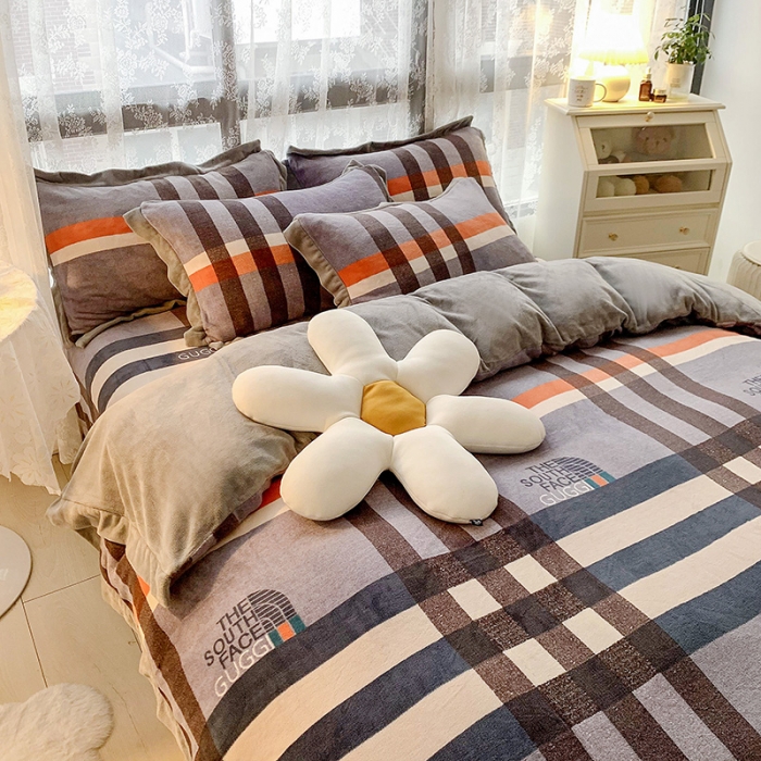 91家纺网 家纺一手货源 找家纺 金爱家 2021新款高克重牛奶绒四件套 大格蓝灰