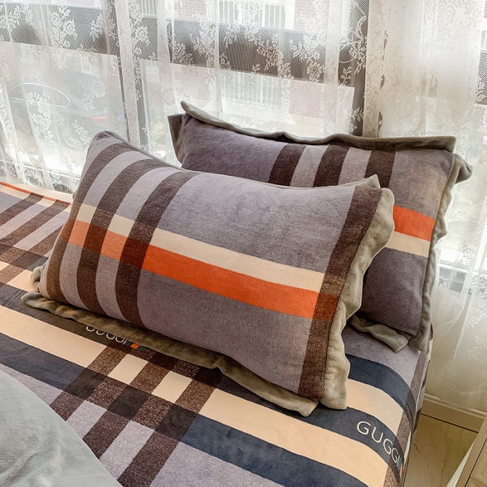 91家纺网 家纺一手货源 找家纺 金爱家 2021新款高克重牛奶绒四件套 大格蓝灰