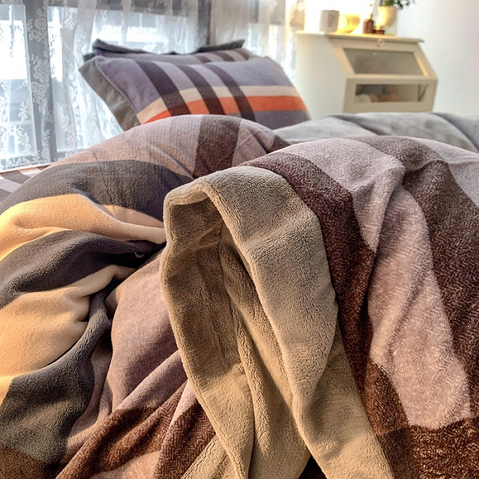 91家纺网 家纺一手货源 找家纺 金爱家 2021新款高克重牛奶绒四件套 大格蓝灰