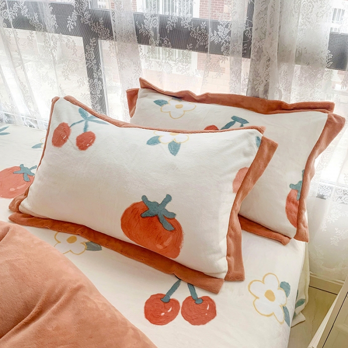 91家纺网 家纺一手货源 找家纺 金爱家 2021新款高克重牛奶绒四件套 喜气洋洋白