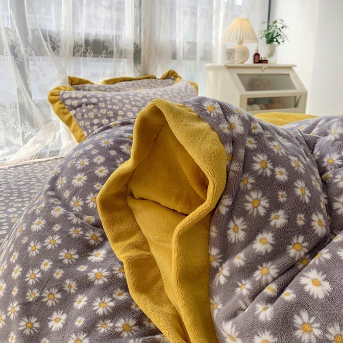 91家纺网 家纺一手货源 找家纺 金爱家 2021新款高克重牛奶绒四件套 小雏菊灰