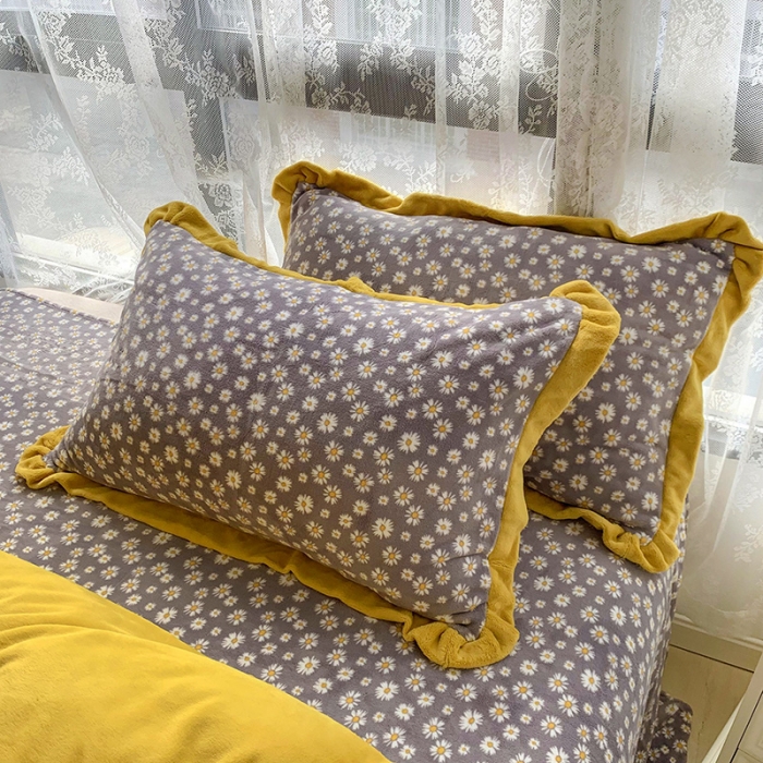 91家纺网 家纺一手货源 找家纺 金爱家 2021新款高克重牛奶绒四件套 小雏菊灰